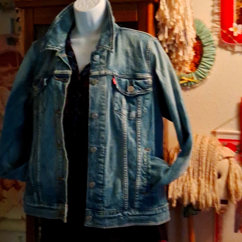 NWOT,Levi's,Faded,Blue,Denim, Jean Jacket🦋🦋🦋🦋🦋🦋🦋🦋🦋🦋🦋🦋🦋